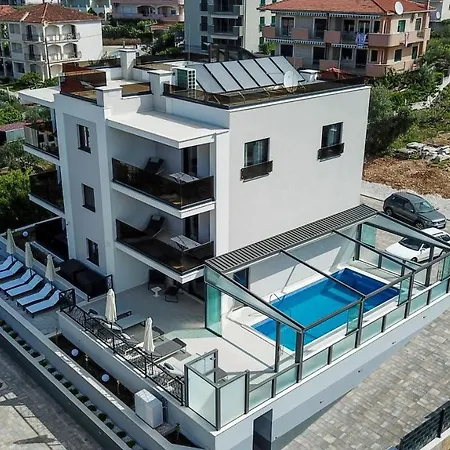 Appartement 23 A Heated Pool Trogir