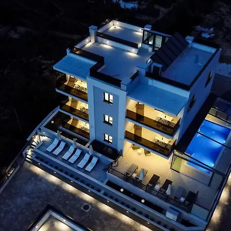 23 A Heated Pool Apartman *