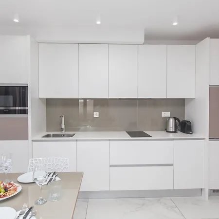 Apartman 23 A Heated Pool Trogir