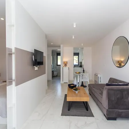 Appartement 23 A Heated Pool Trogir