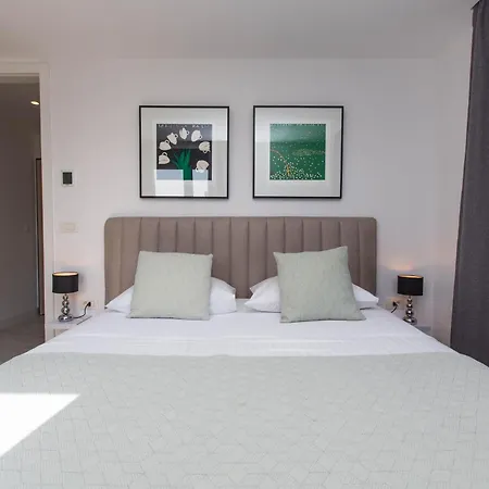 Apartman 23 A Heated Pool *