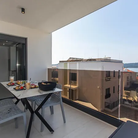 23 A Heated Pool Apartament Trogir