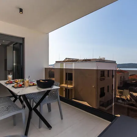 23 A Heated Pool Apartament Trogir