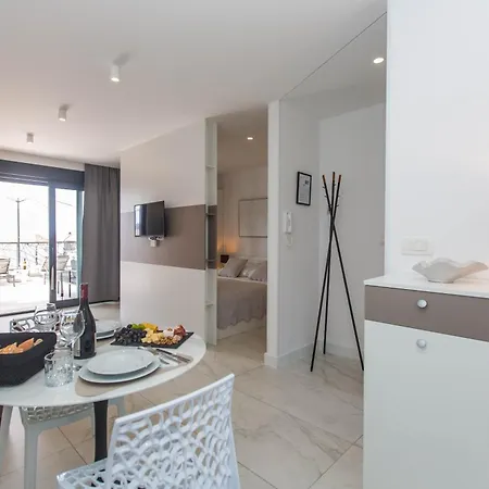 Apartment 23 A Heated Pool *