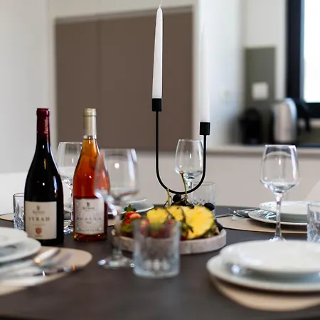 아파트 23 A Heated Pool 트로기르