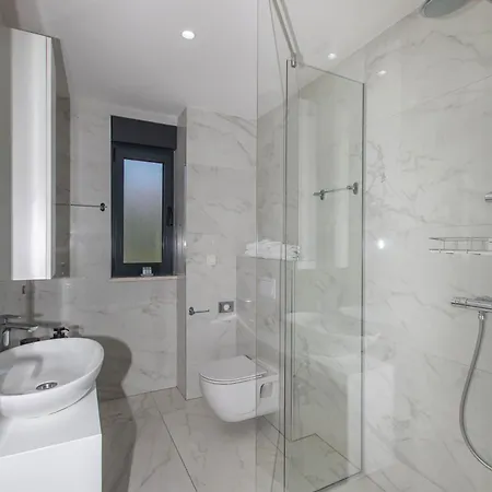 23 A Heated Pool * 트로기르