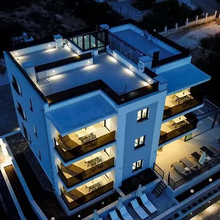 23 A Heated Pool Trogir