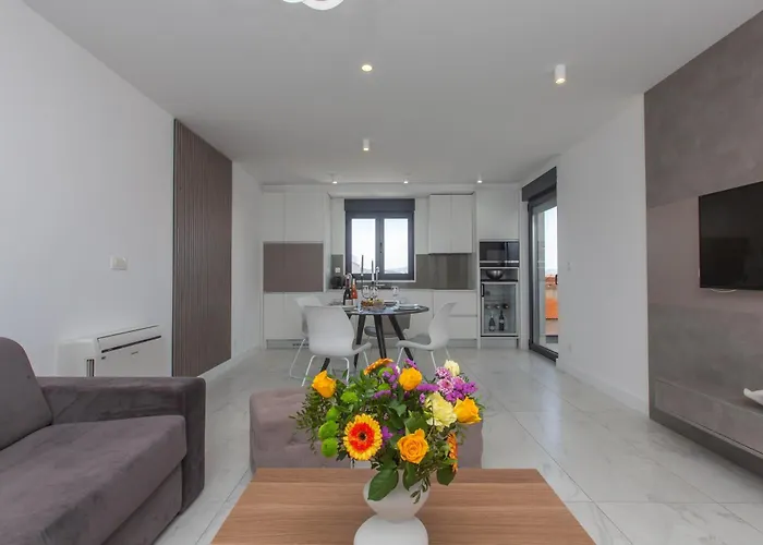 23 A Heated Pool Appartement *