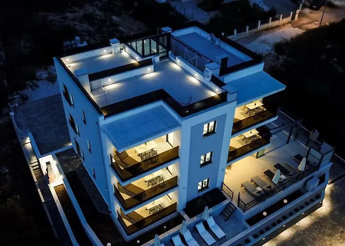 23 A Heated Pool Trogir