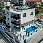 Апартаменты 23 A Heated Pool Трогир